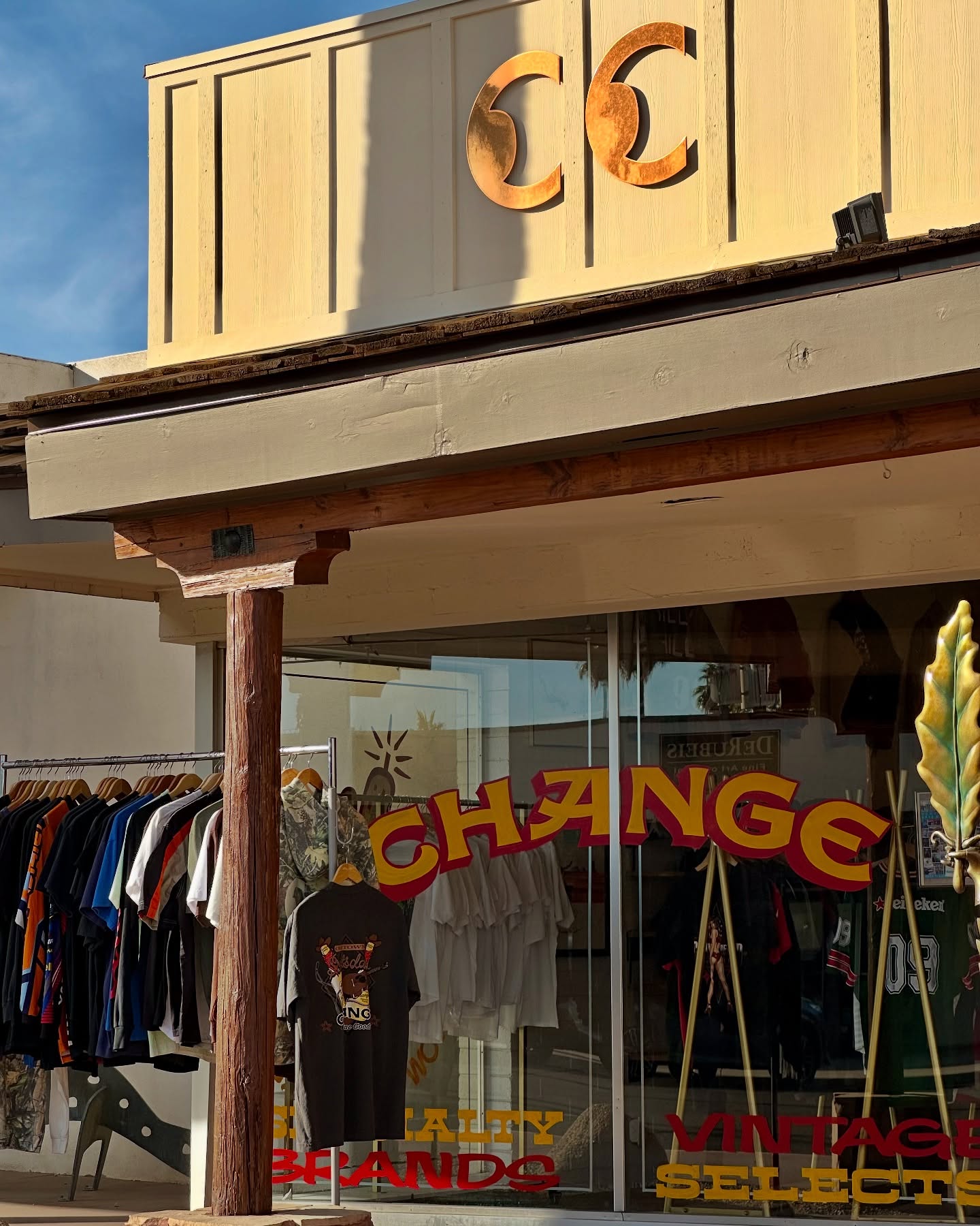 Change Clothes Facebook ad: a special place for streetwear & vintage enthusiasts