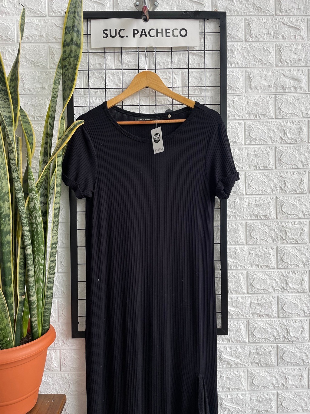 Hula Punch Facebook ad: Traen a vender la ropa de marca que…