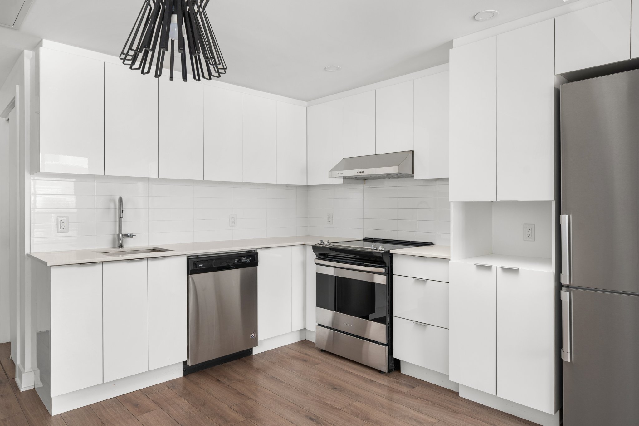 Helen Kritikakos Facebook ad: 1 Bed 1 Bath Apartment