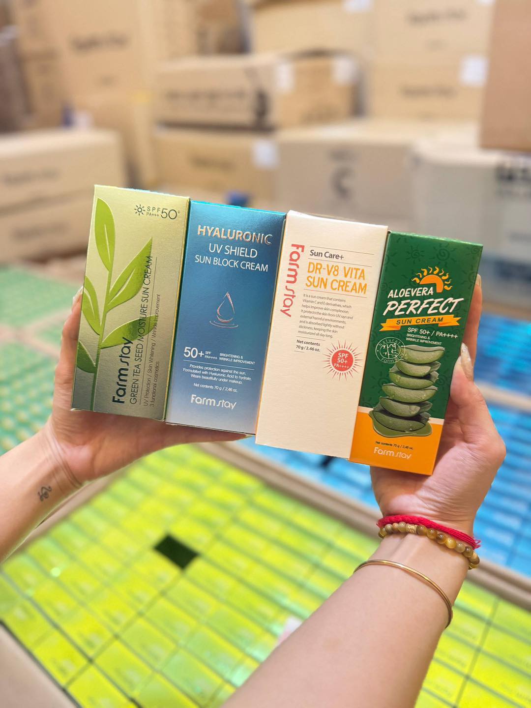 J SUJIN SHOP Facebook ad: ទំនិញមានស្តុកបោះដុំចាប់ពី 6ឡេីងទៅ