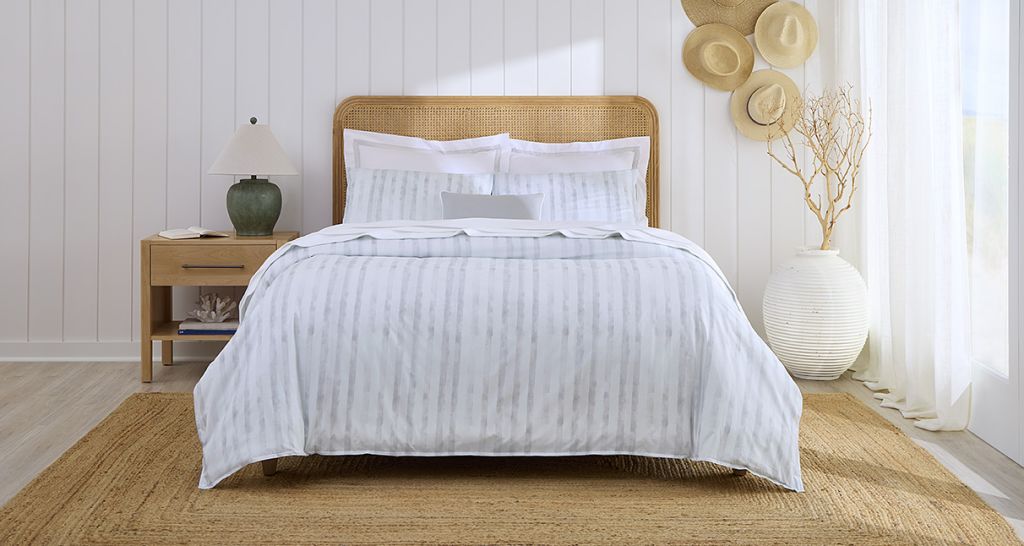 Chicmi Facebook ad: SAMPLE SALE: linens, bath, decor and fragrances!