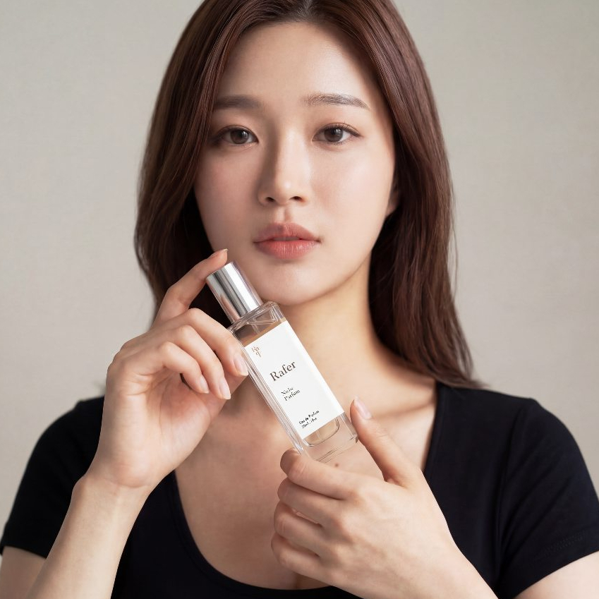 Scenz Facebook ad: Why pay hundreds for luxury perfumes?