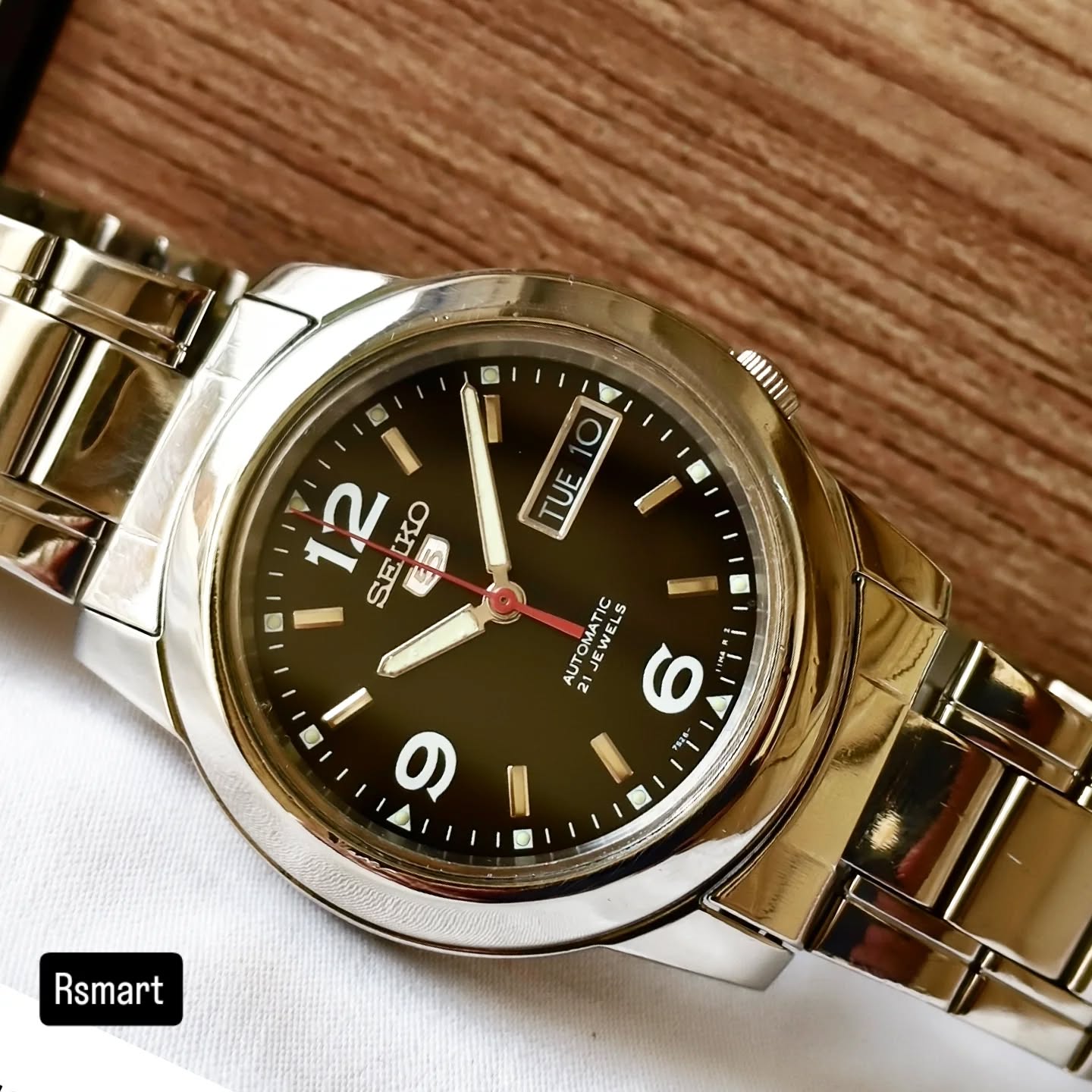 Watch World Facebook ad: Rs. 16000/