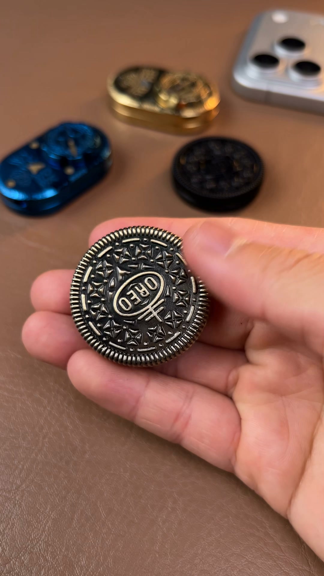 Fidgee Updates Facebook ad: Oreo-Snap Fidget. Snap. Slide. Spin. Metal EDC.