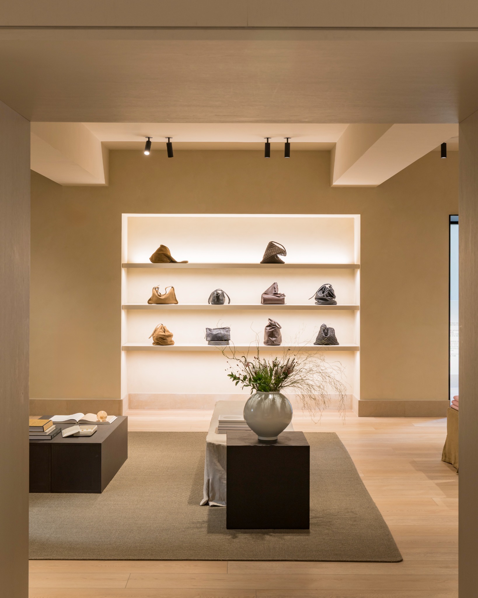 Massimo Dutti Facebook ad