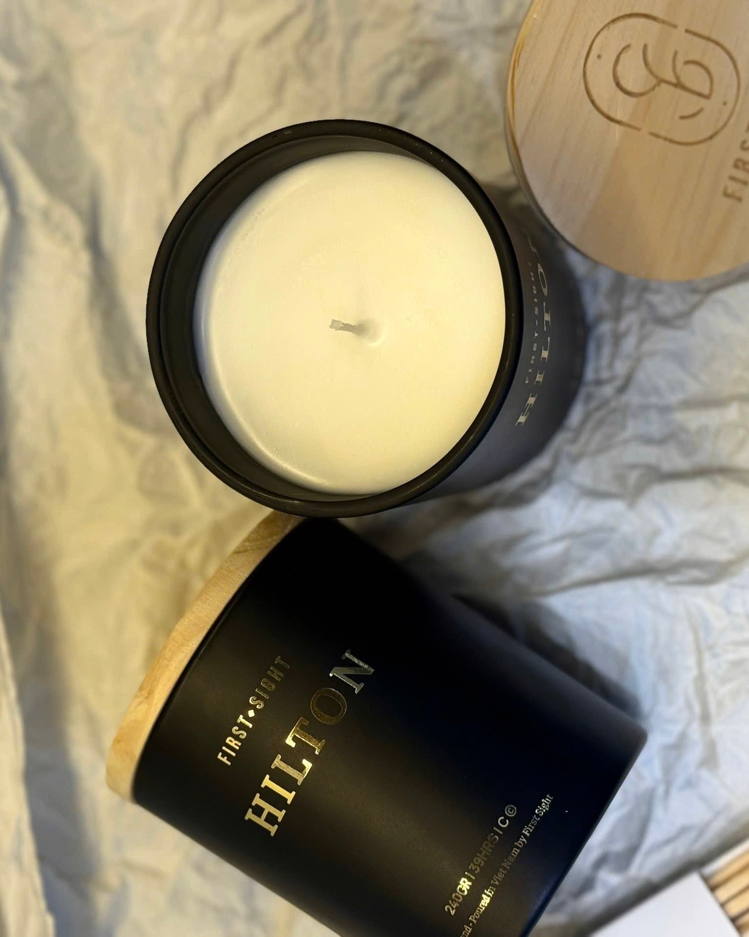 First Sight Candle - Nến Thơm và Quà Tặng Facebook ad: Hilton - Mùi hương chinh phục cả những…