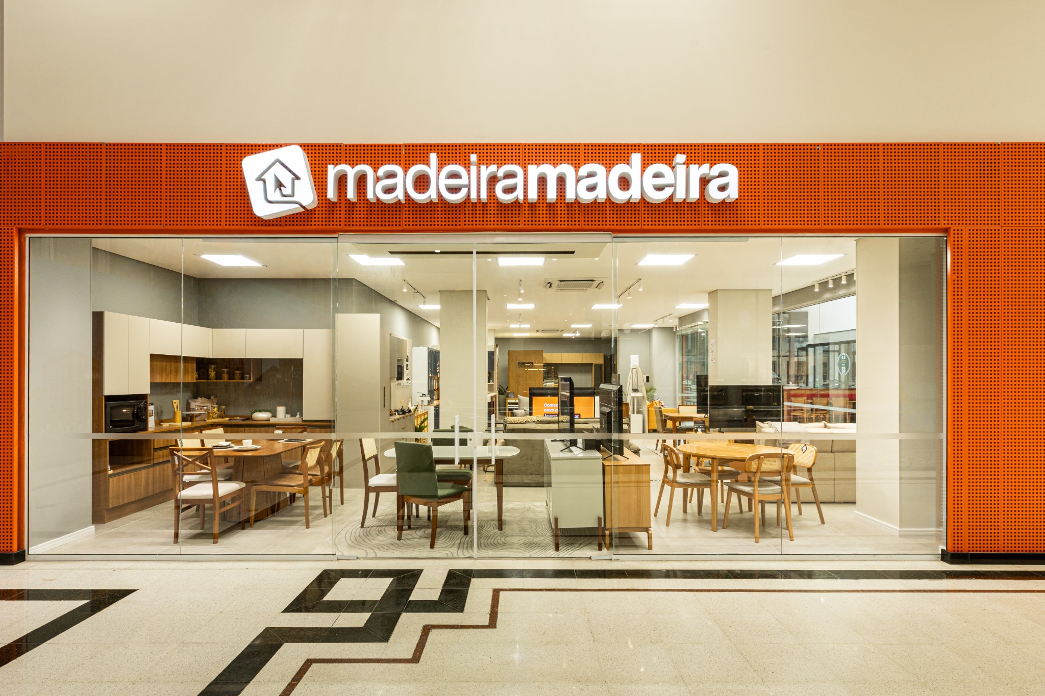 MadeiraMadeira Facebook ad: Visite a loja no Shopping Interlar Aricanduva!