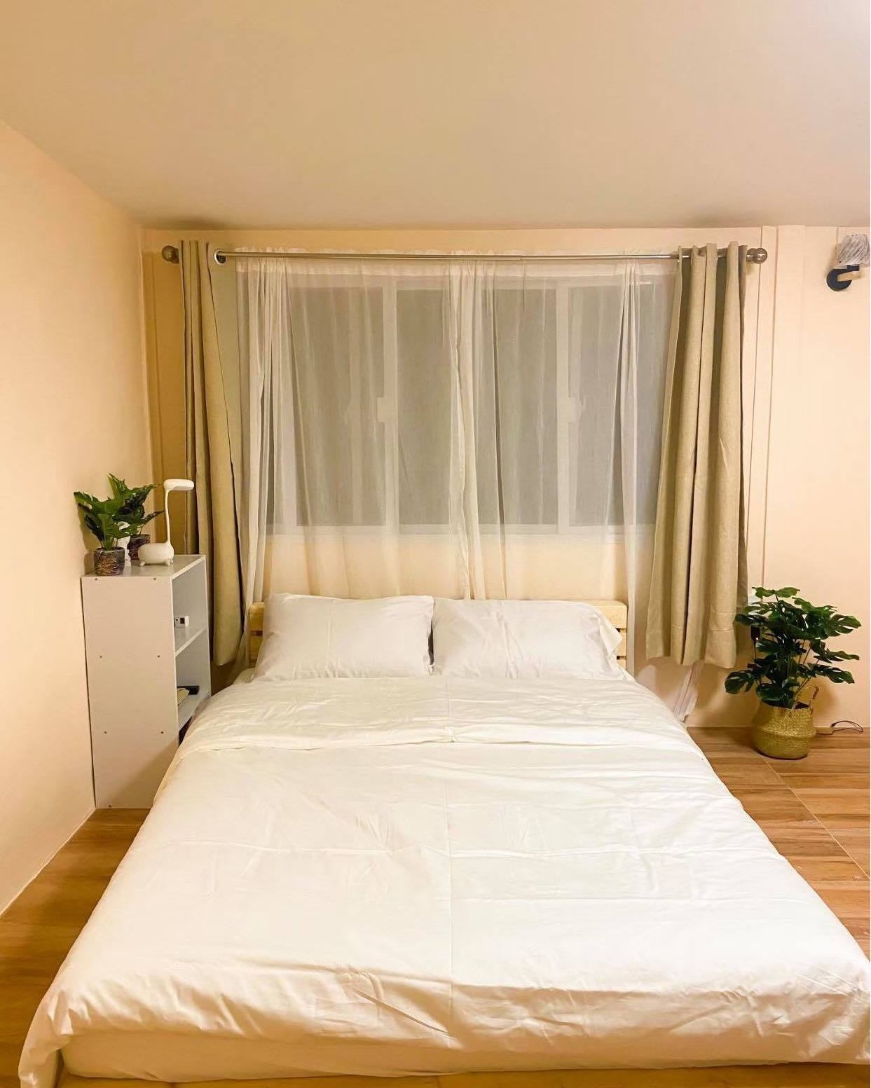 Beneath. Luxury Bedding Facebook ad