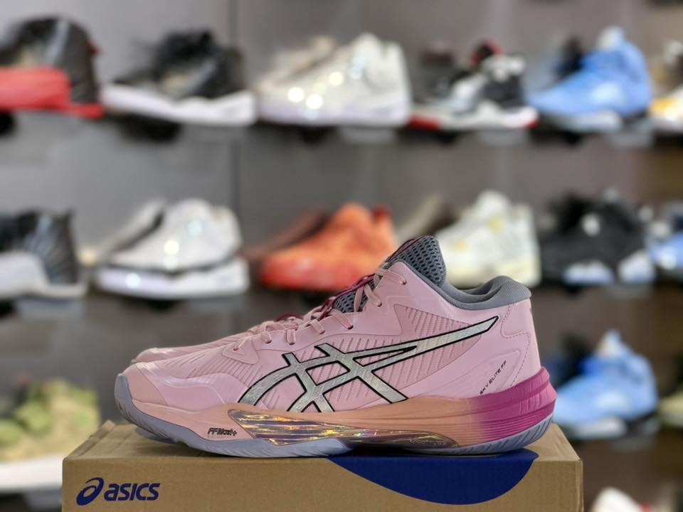 Timber Sneaker Store Facebook ad: Зааланд өмсөхөд тохиромжтой пүүзнүүд өнгө размерын…