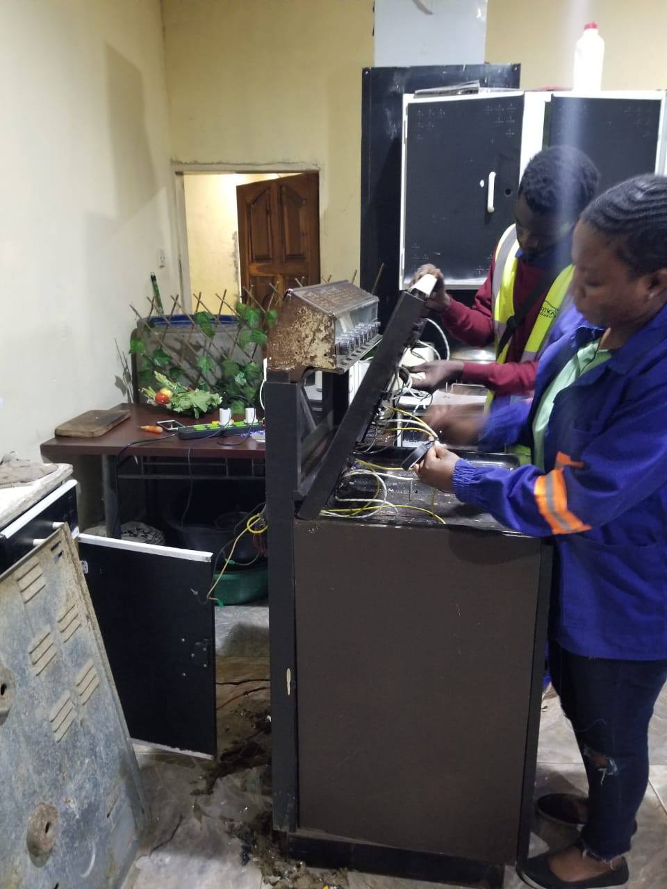 Kembusy Electrical and Electronics Services Facebook ad: Contact us for all electrical work and emergencies