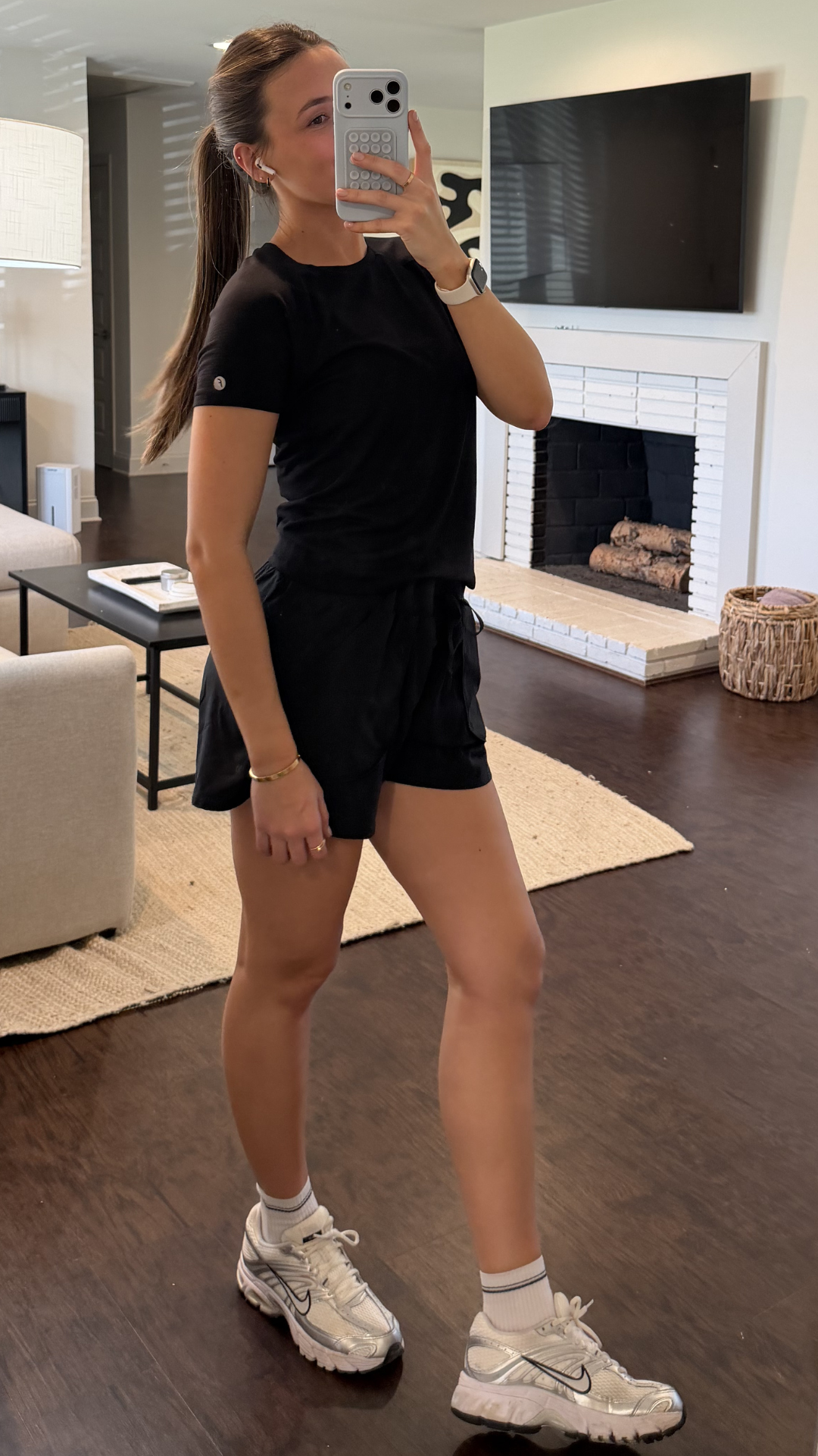 Feetures Facebook ad