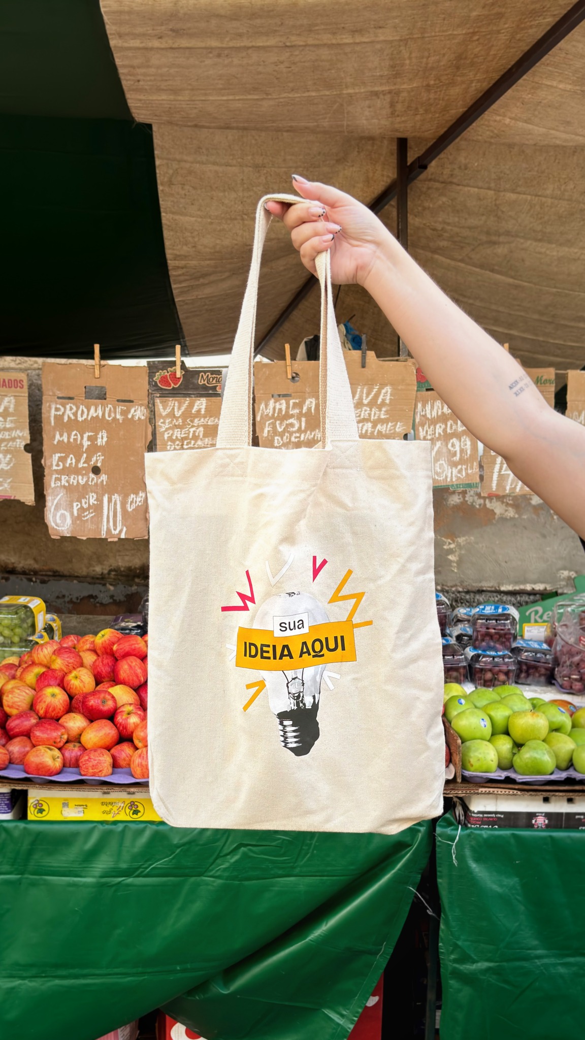 Uma Penca Facebook ad: Um hiperfoco? As nossas ecobags Espaçosas, ecológicas…