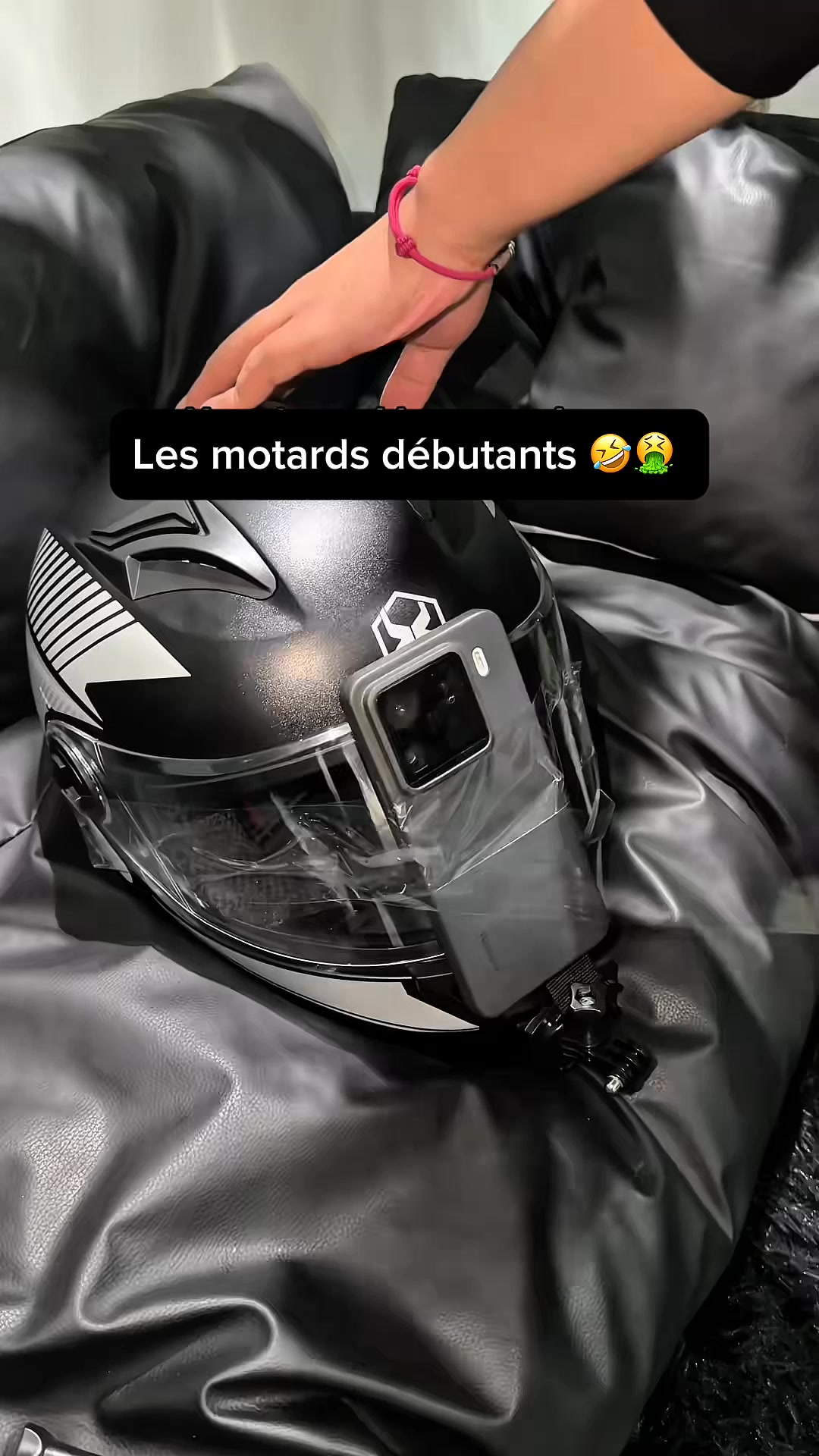 Moovora Facebook ad: Profitez. Moovora s’occupe du reste.