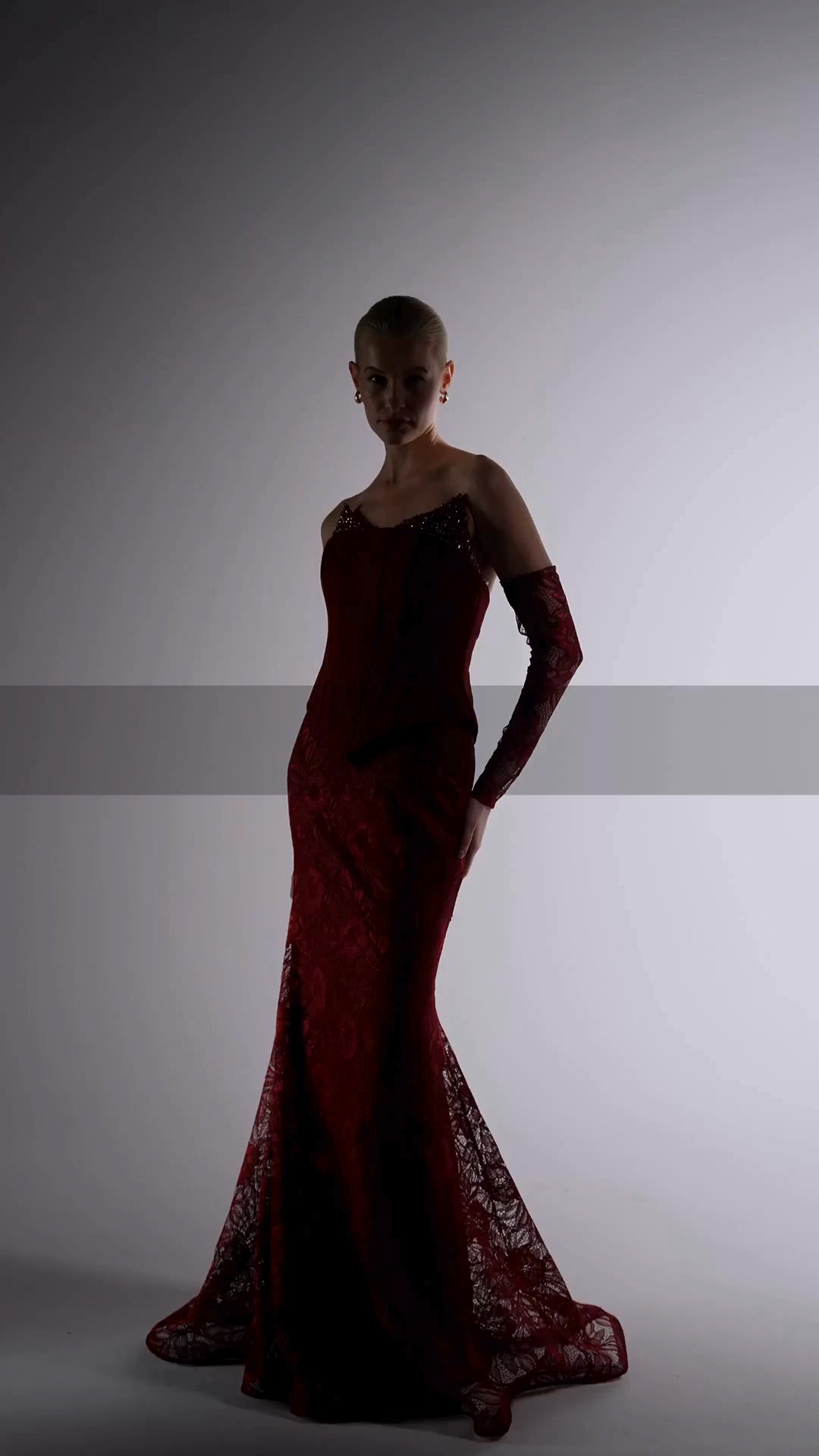 Dekolte Facebook ad: Looking For A Reliable Evening Dress Manufacturer?