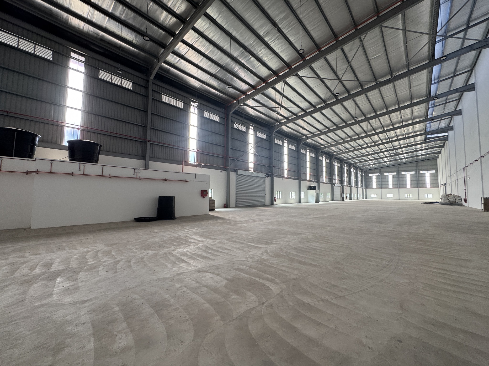 工业小吴 - HaoGuan Facebook ad: **PREMIUM SEMI-DETACHED FACTORY FOR RENT**