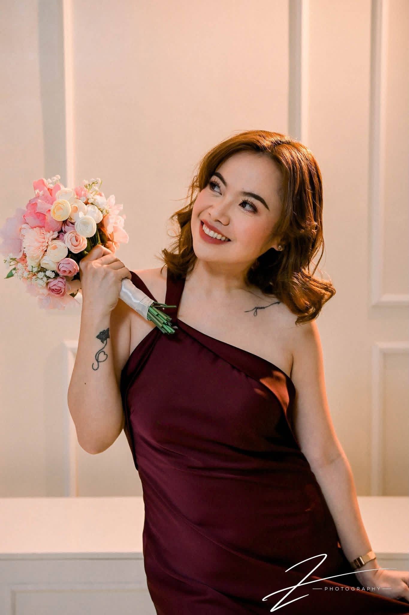 Blush & Borrow Clothing Rental Facebook ad: Your search for the perfect entourage dresses ends…