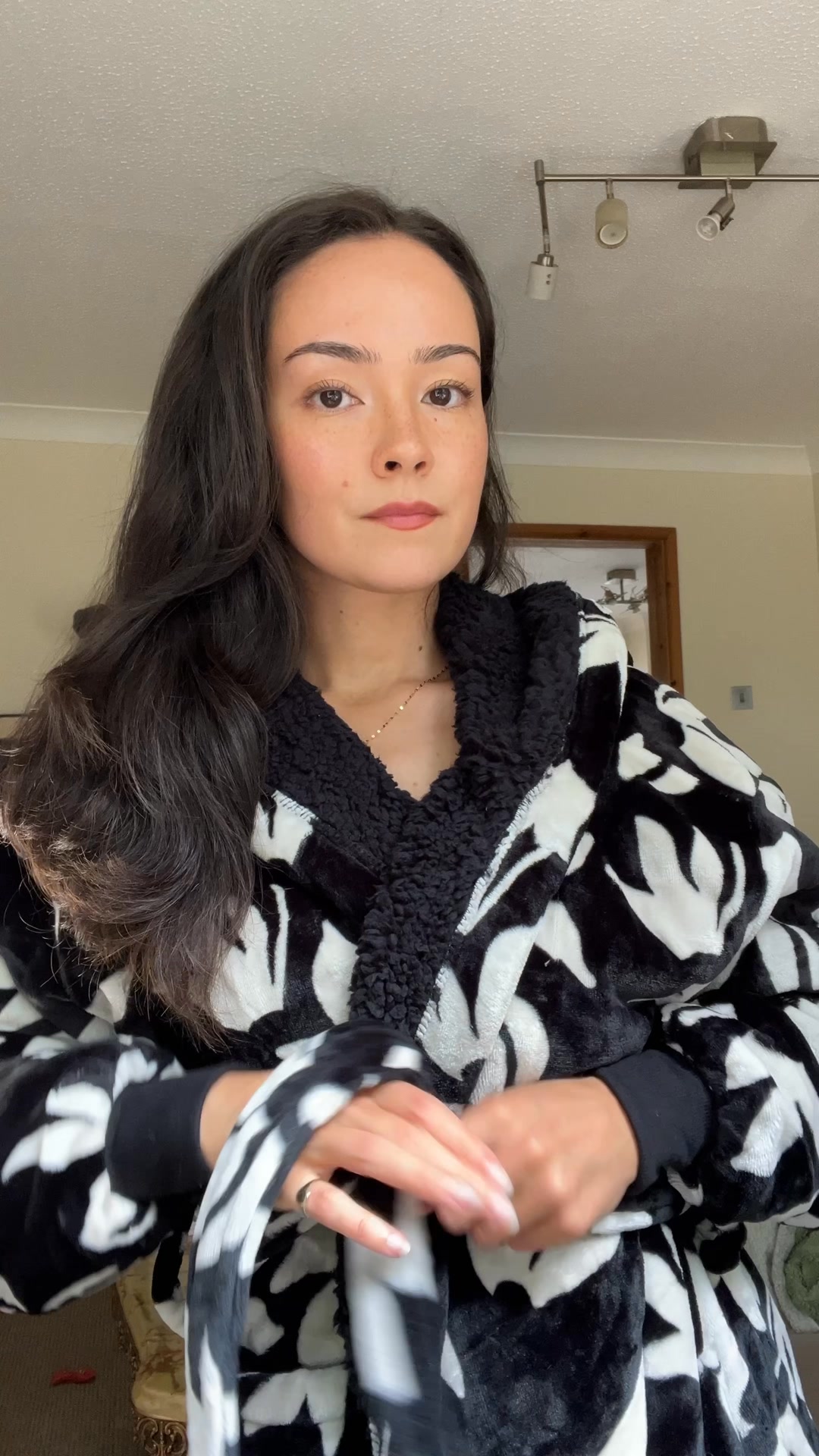 The Oodie Facebook ad: Two Layers. One Seriously Cosy Robe