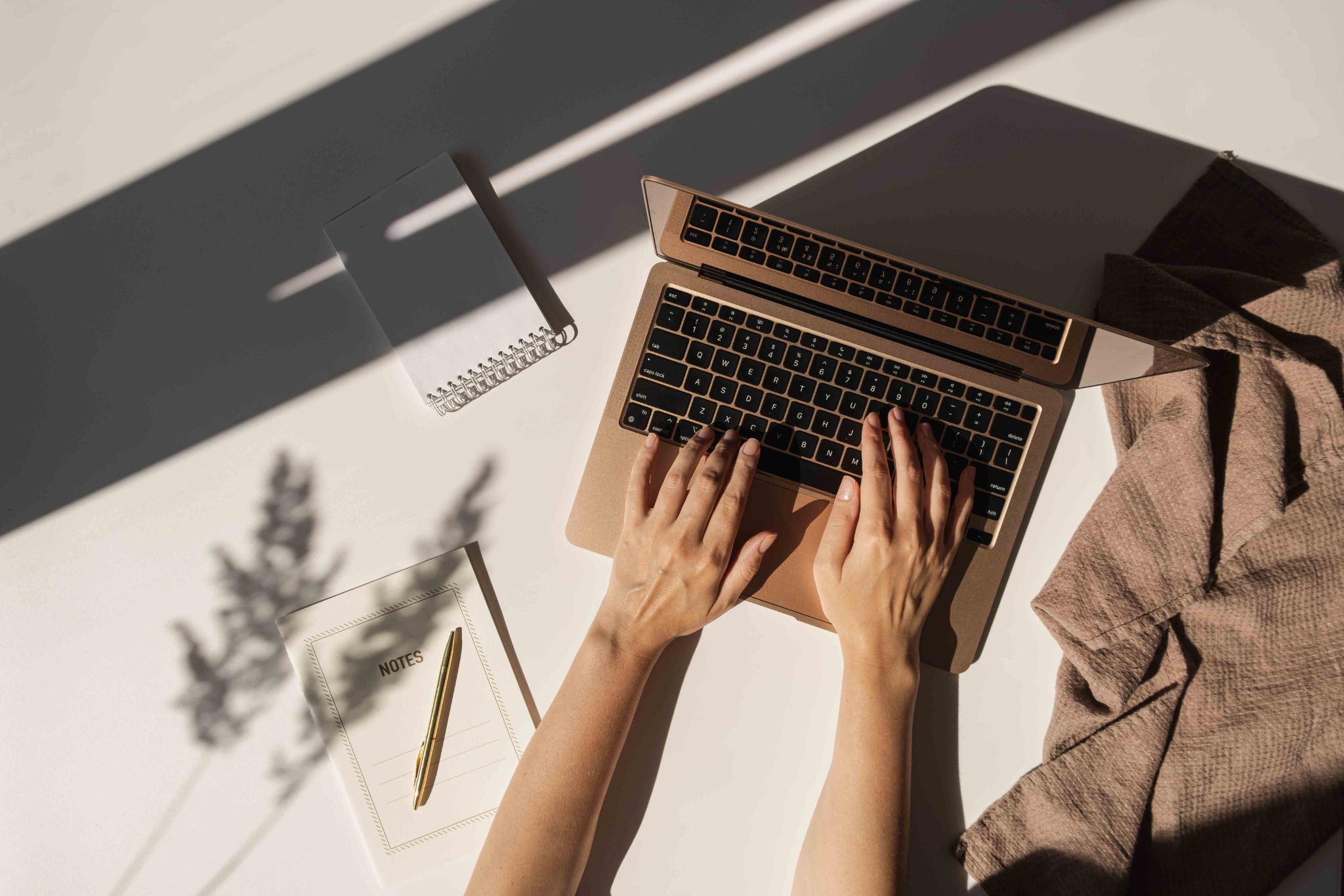 IARK Boutique Digital Agency Facebook ad: Κατασκευή Elegant Ιστοσελίδας με Premium Πακέτα από €890…