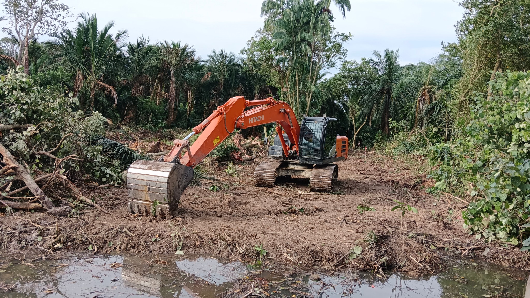 Excavator Bersih Kebun & Pasang Pagar Kebun Facebook ad: Call / Whatsapp 017-2120695 Sodok Kebun, Sewa Excavator…