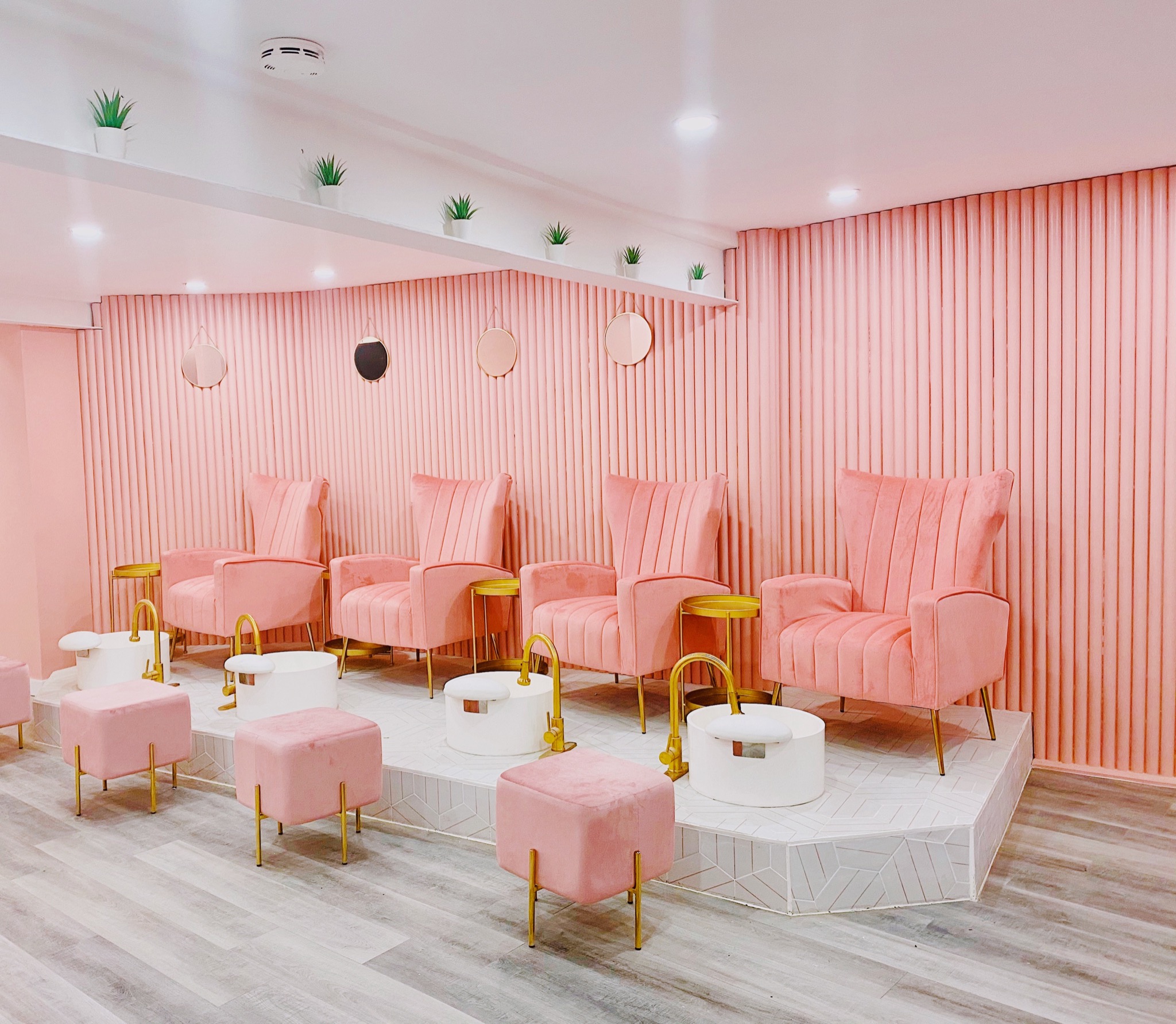 The Pink Doors Beauty Bar Facebook ad from Feb 4, 2022