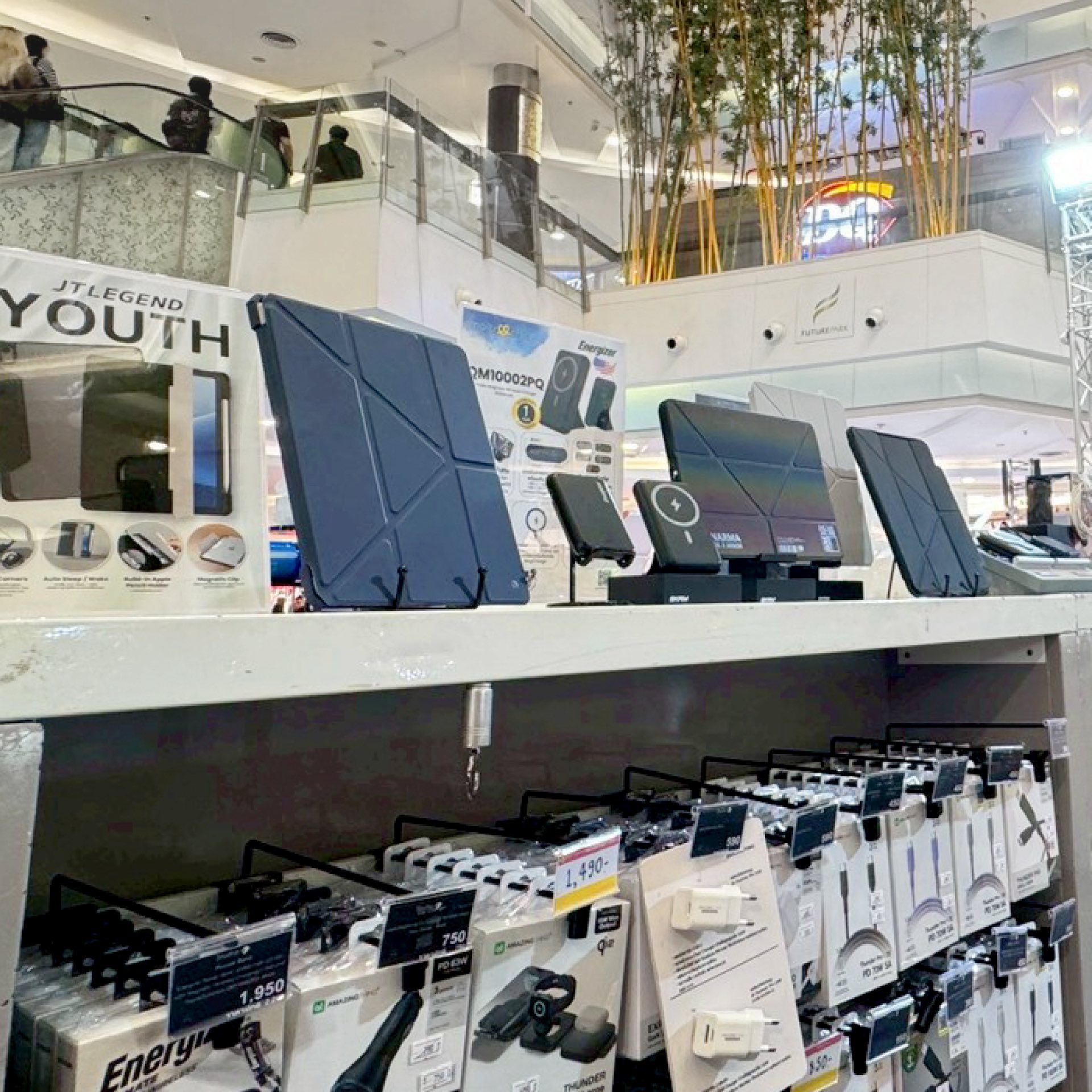 Studio 7 Facebook ad: รวมสินค้า Gadget & Accessories ที่ งาน Studio 7…