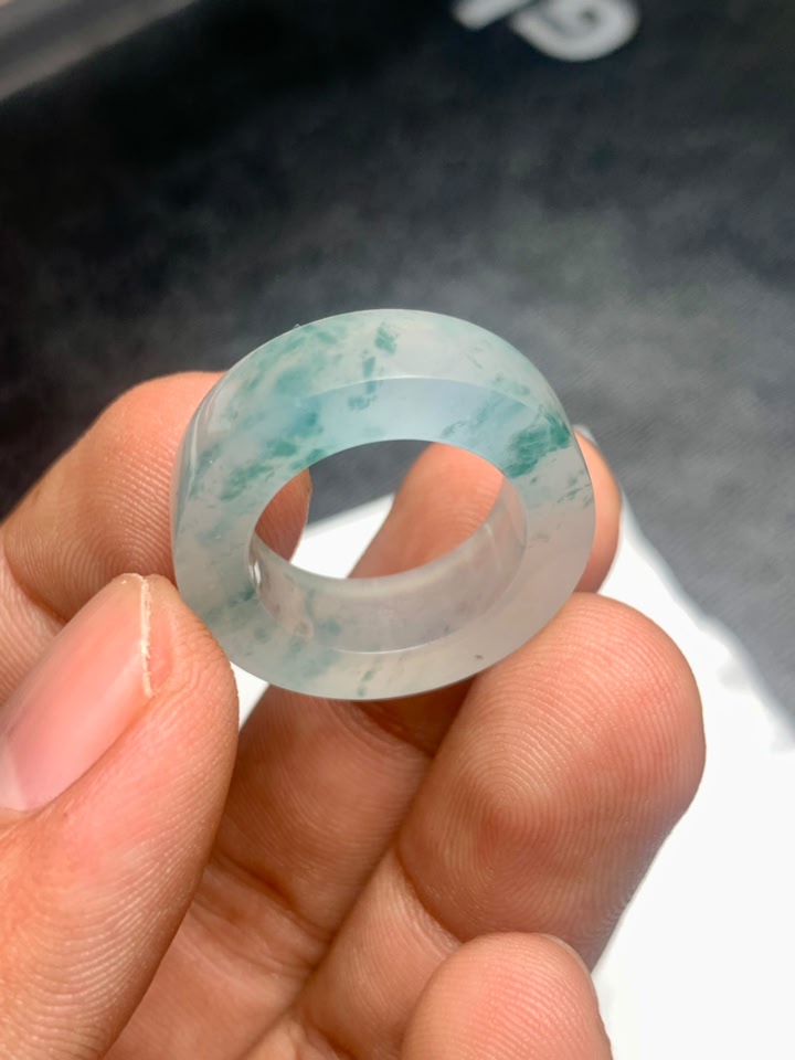 Ye Zar Ni Jade & Jewelry Facebook ad: သဘာဝကျောက်စိမ်း ရေခဲသားပန်းကြား လက်စွပ် 1 ကွင်း