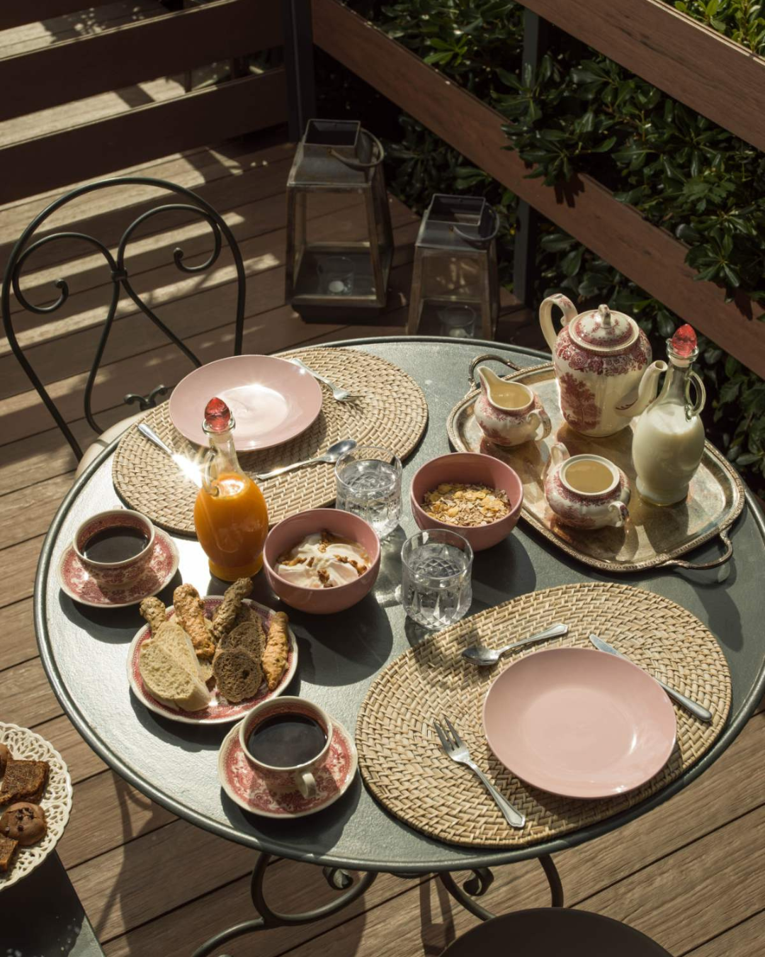 6 Keys - Seaside Lodge Facebook ad: Wake up to the flavors of Greece