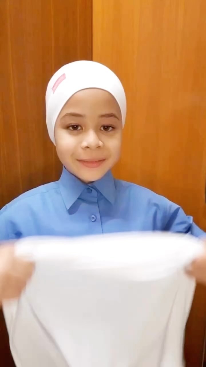 Himayya Kids Facebook ad: ANAK DAH TAK KOMPLEN TUDUNG SENGET-SENGET!