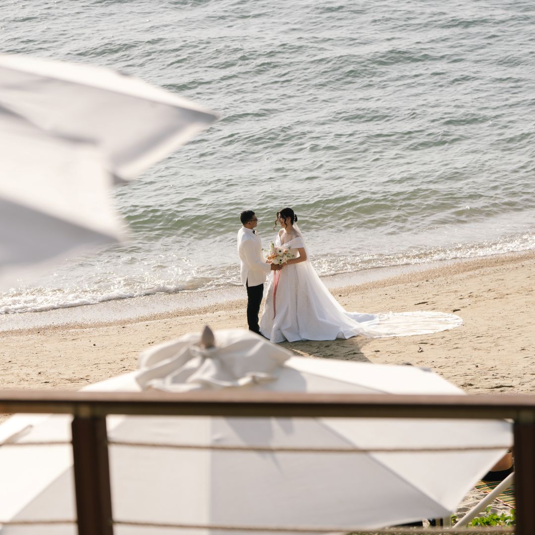 Dusit Thani Pattaya Facebook ad: เริ่มต้นเส้นทางชีวิตคู่.ในบรรยากาศริมทะเลอันงดงาม…