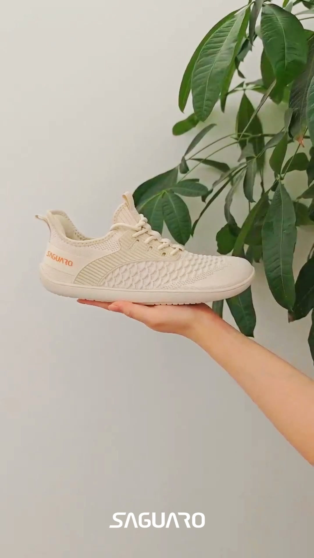 Saguaro De Facebook ad: Fühl den Boden. Nicht den Schuh.