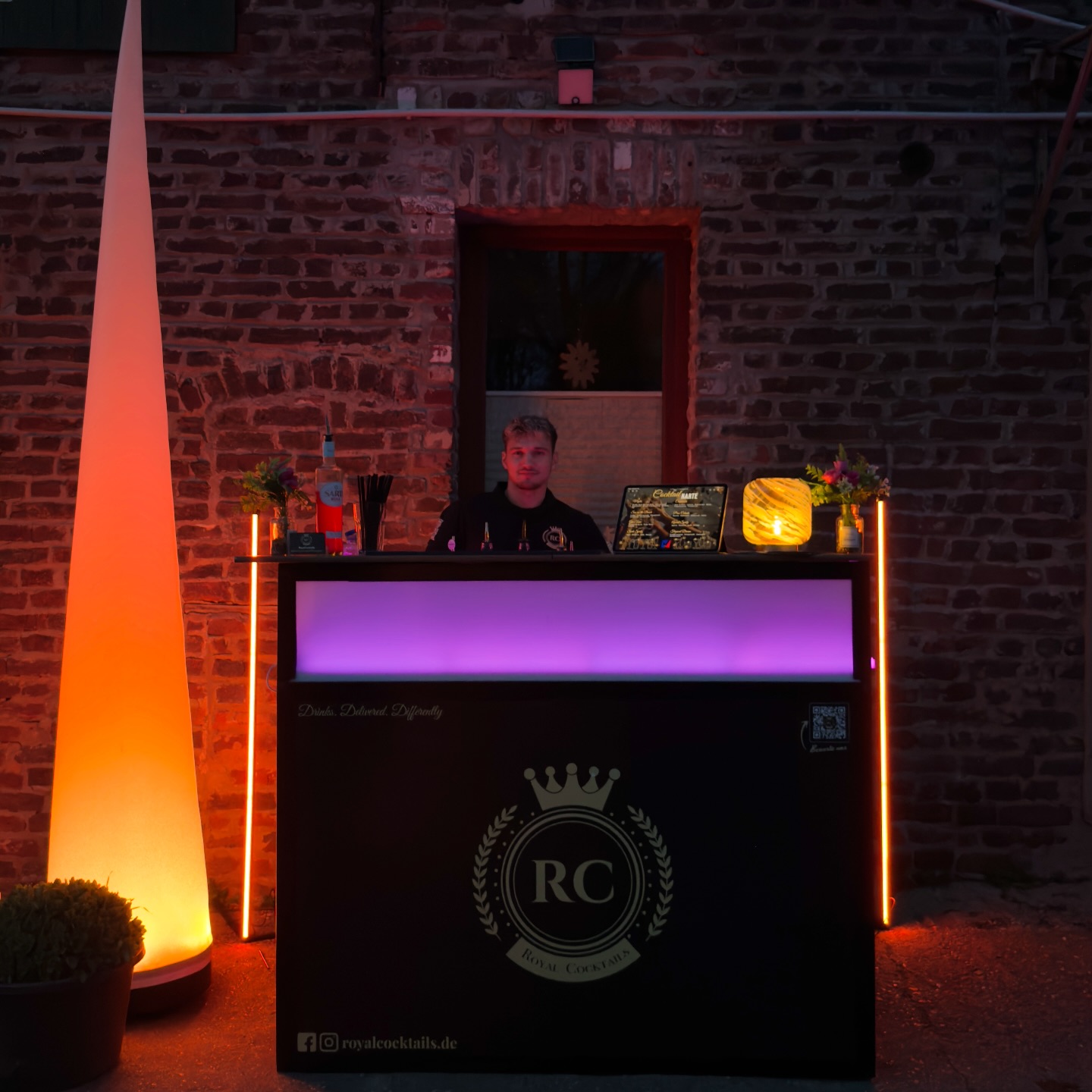 Royal Cocktails - Die mobile Cocktailbar in NRW Facebook ad: Ihr Sommerfest, Unvergesslich mit Royal Cocktails!