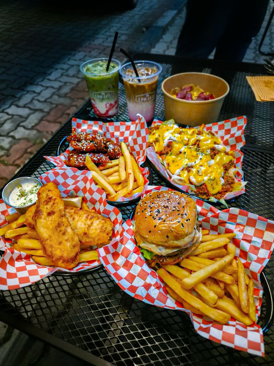 Lima Grill Cafe Ipoh Facebook ad: Moreh rare di Ipoh!