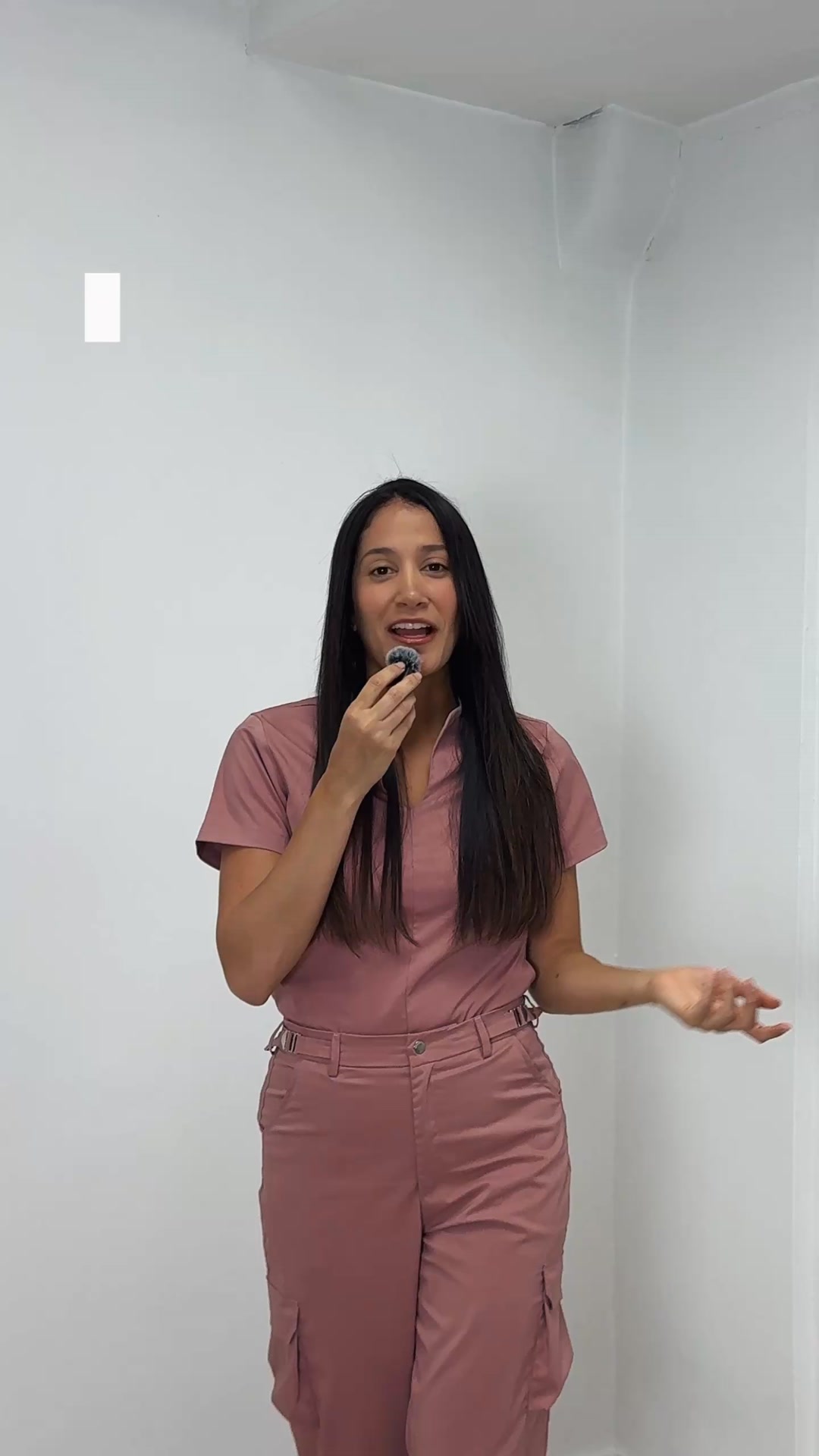 dramariacamilalondoño Facebook ad: Tu sonrisa, en manos de quien más la cuida.