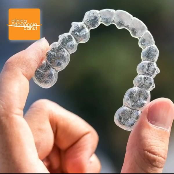 Ortodoncia Canut Facebook ad: Invisalign | Ortodoncia Canut
