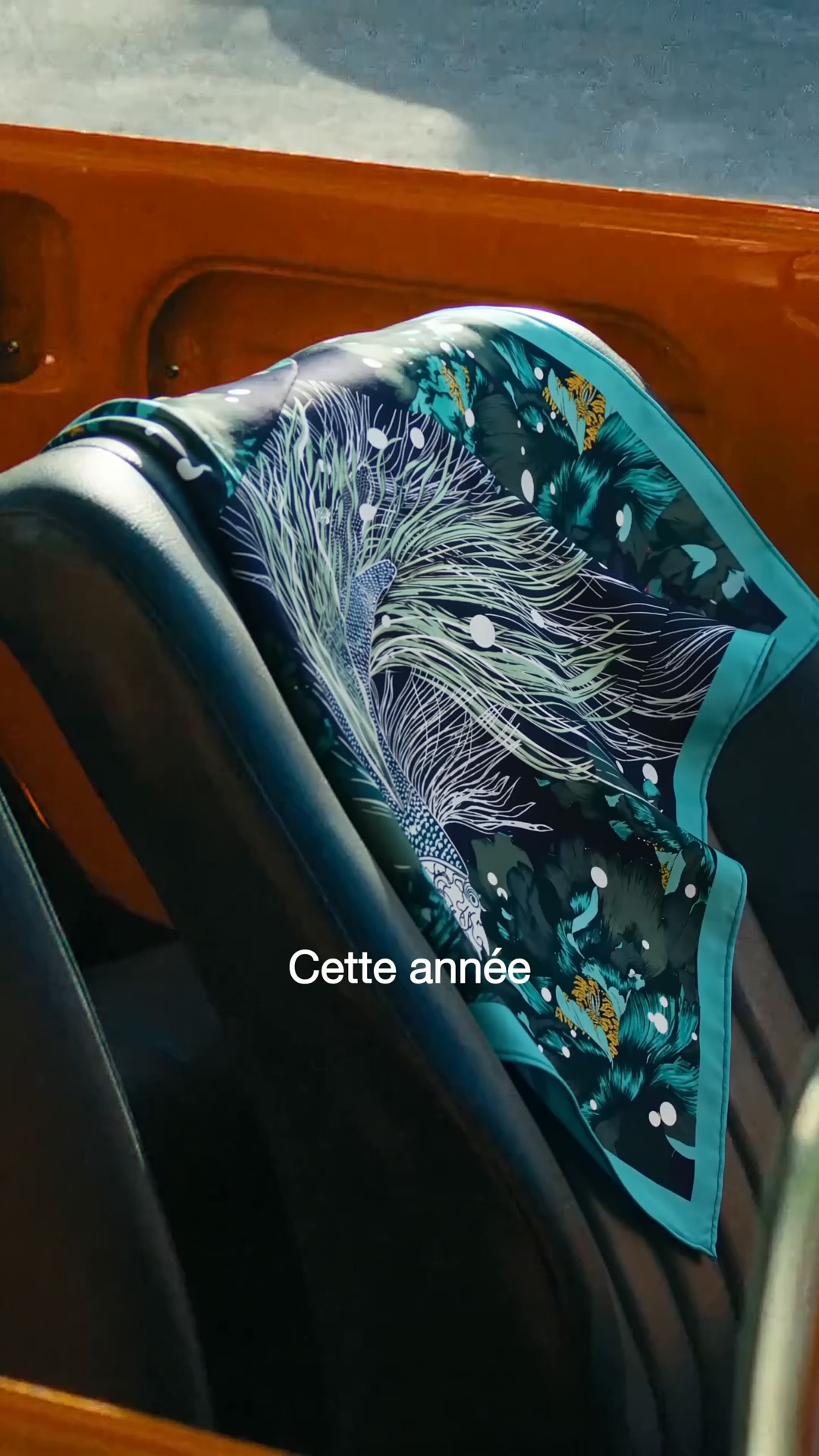 La Parisienne Facebook ad: Offre: 2 achetés, le 3ème offert.