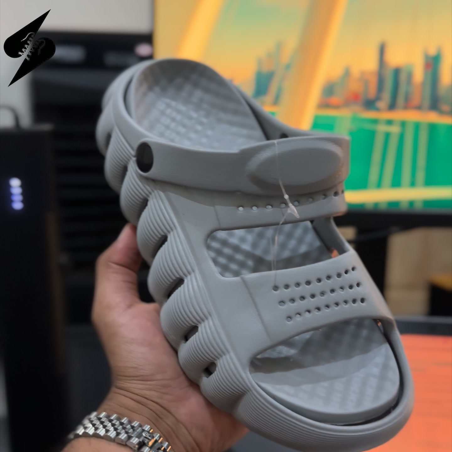 Skylaar Facebook ad: Massage Your Feet with Every Step