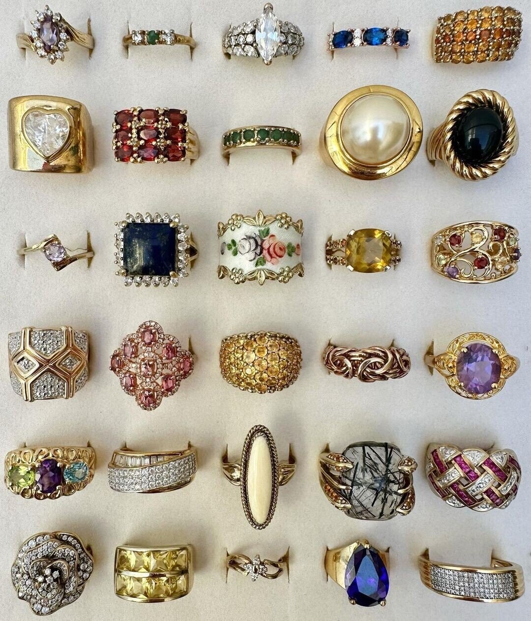 Looping - Shopping Facebook ad: Learn More About Buying Jewelry at Police Auctions