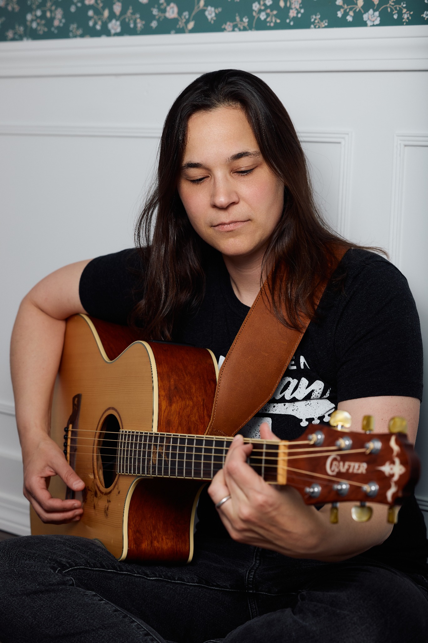 Lauren Bateman Facebook ad: Make Playing Guitar More Comfortable