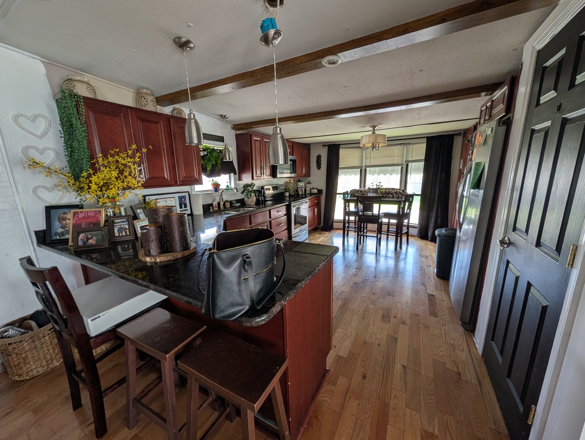 Yan Sapoznick Facebook ad: 2 Beds 1 Bath House