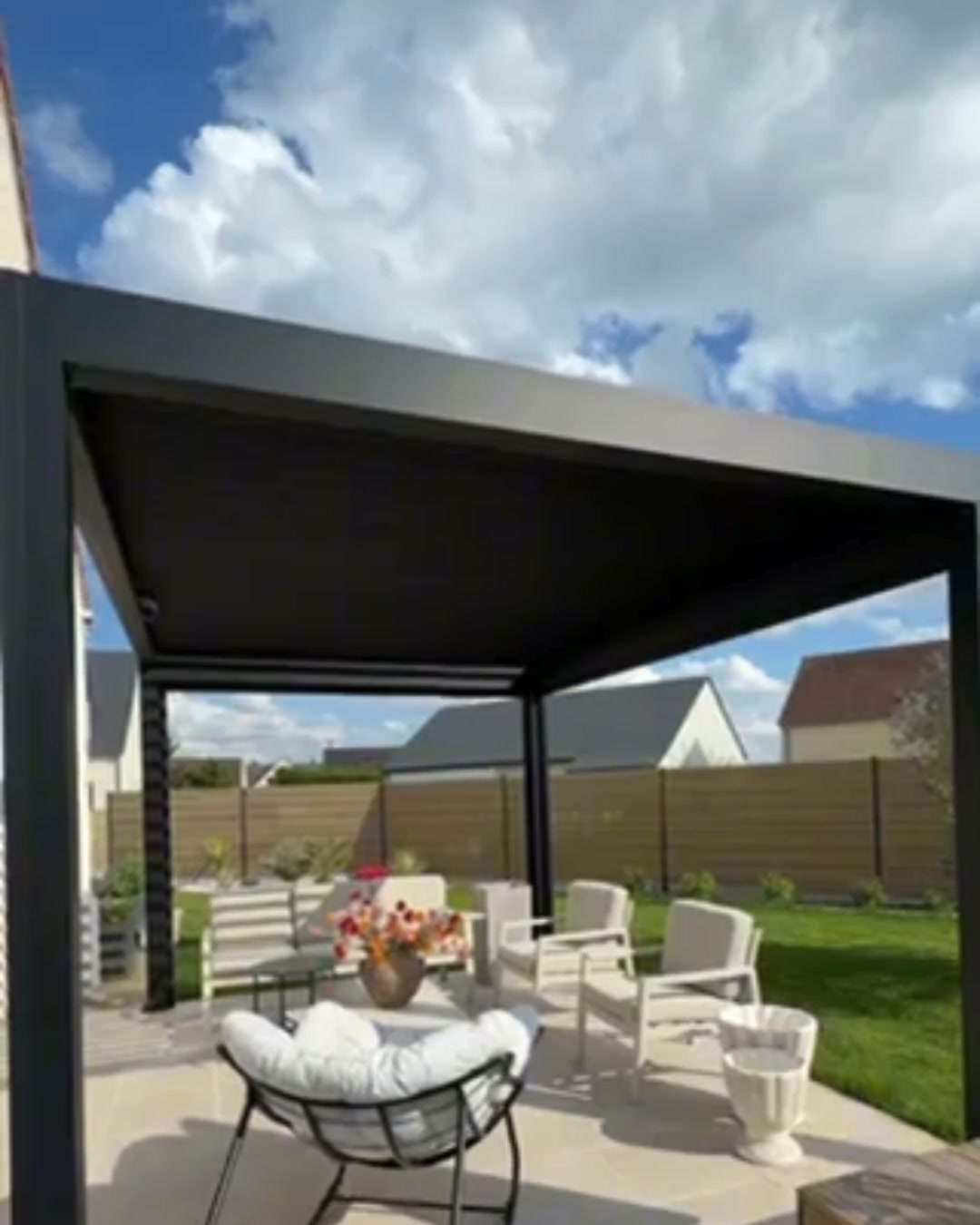 Pergolux.fr Facebook ad: Créez votre extérieur