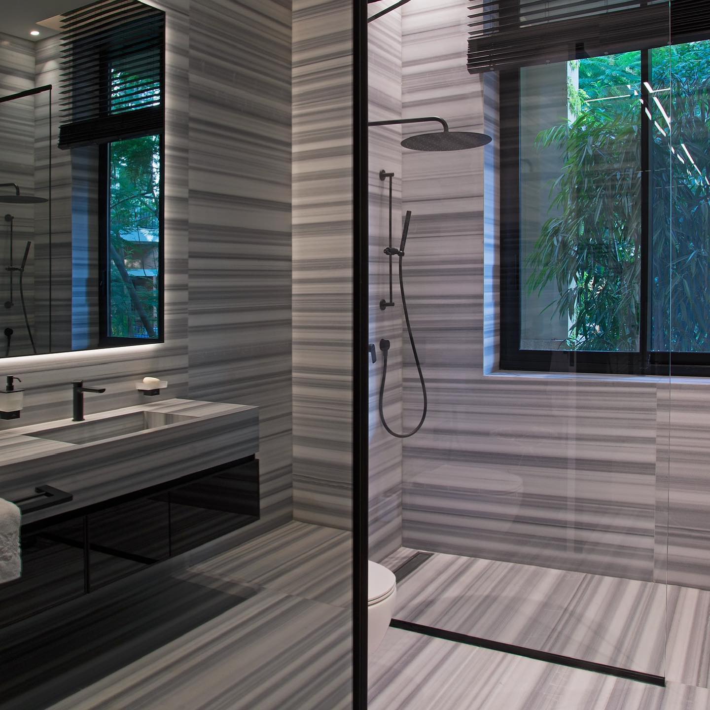 whats_hipp Facebook ad: Bathrooms should be designed with love because….