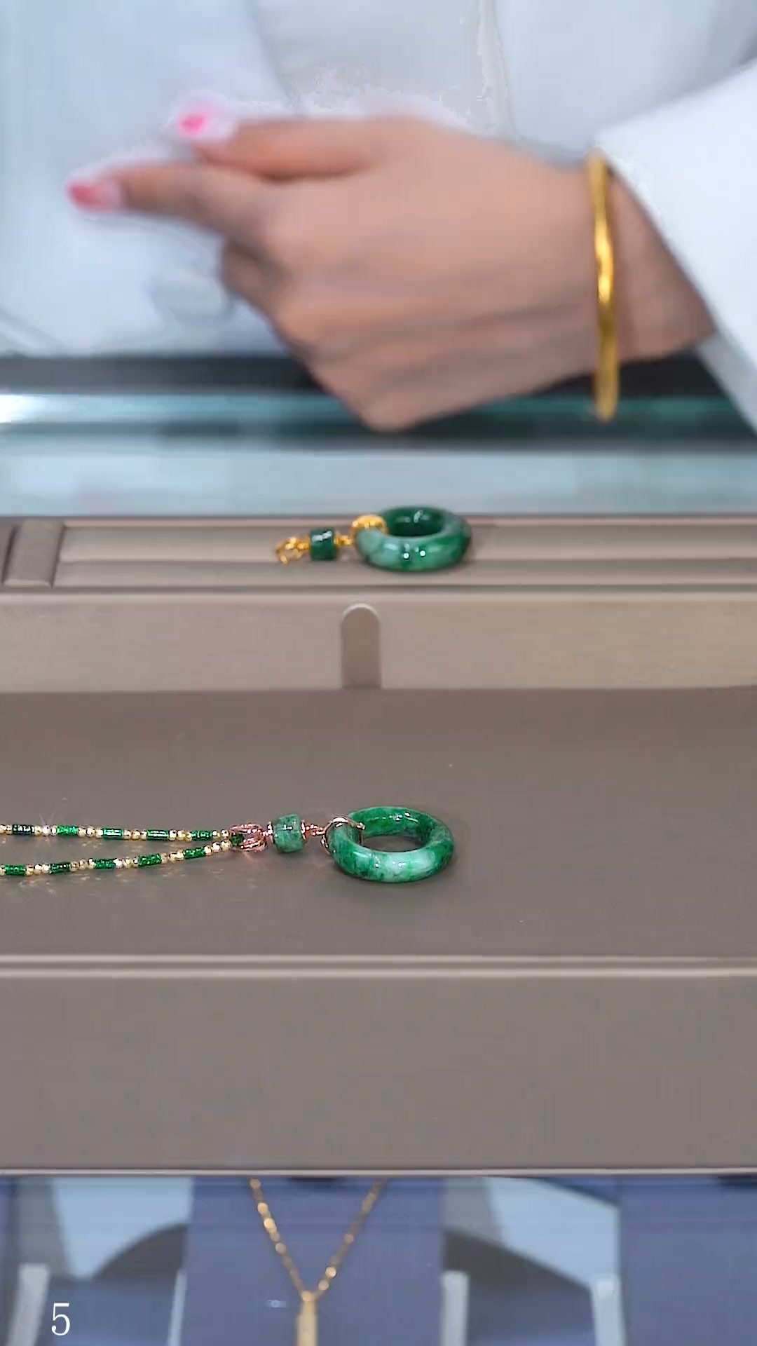 Wayifustyle1 Facebook ad: High-Quality Hetian Jade Necklace