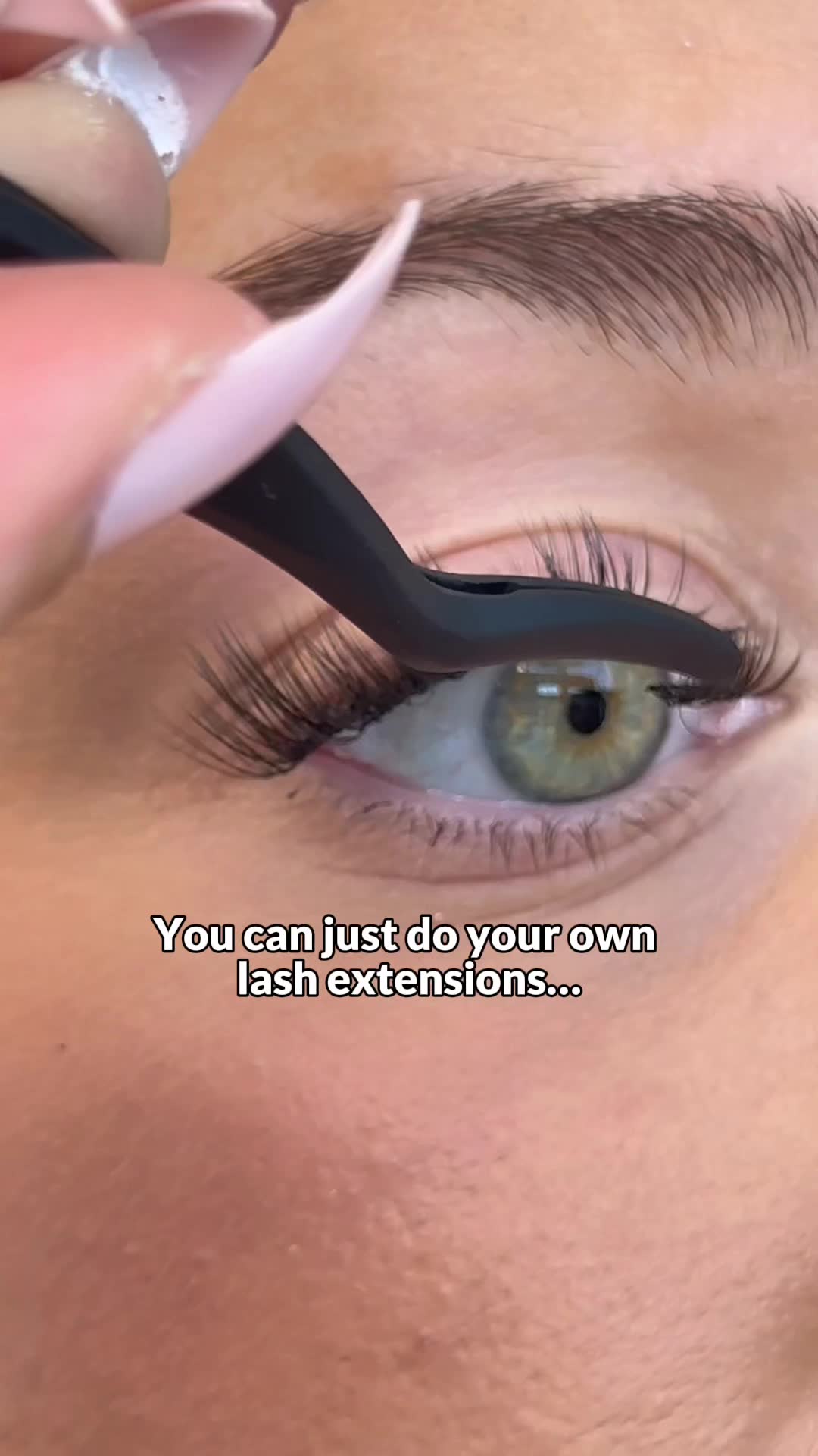Infinaluxe Facebook ad: Australia's #1 Lash Extension Kit