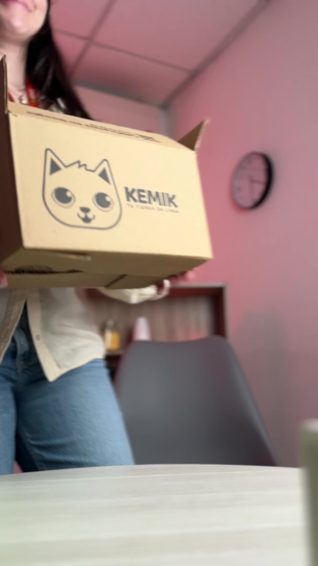 Kemik.com Facebook ad: KEMIK, tu nueva App de compras