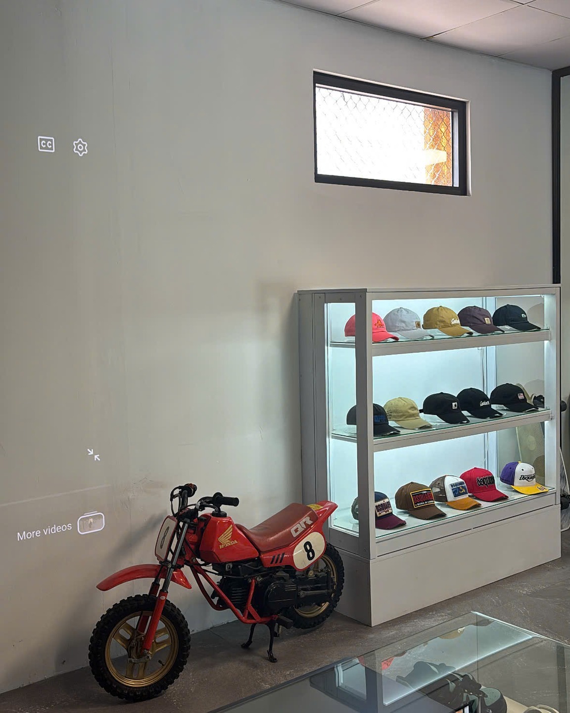 MIV sneaker Facebook ad: Có những giá trị không thể cảm nhận…