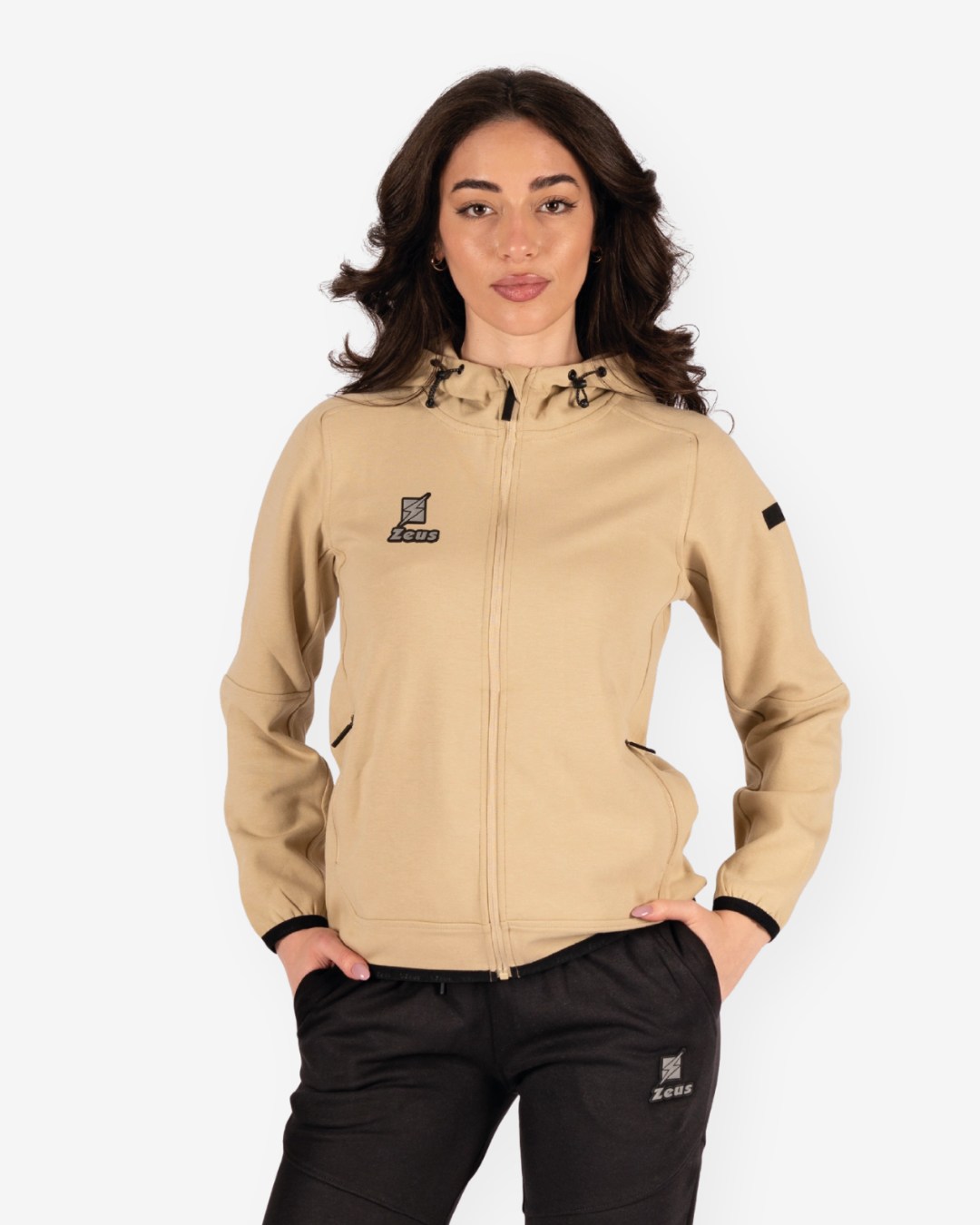 Sporteta.com Facebook ad: Stil, confort si incredere, intr-un singur trening!