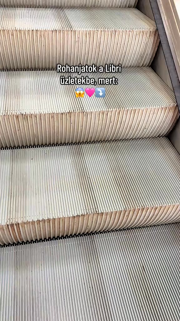 100Moments Facebook ad: Már a Líra és Libri üzletekben is!