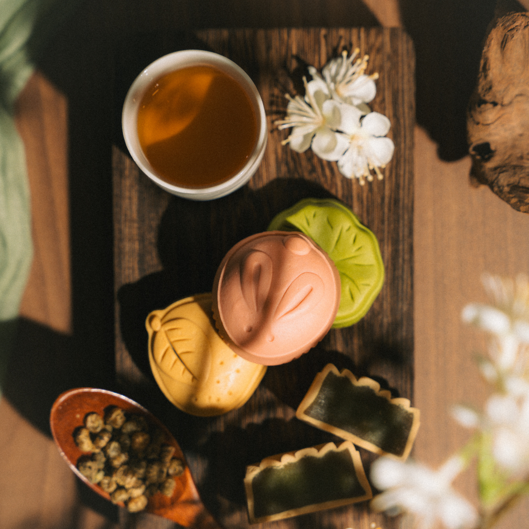 启茶 Qi-Cha Facebook ad: This Mid-Autumn, give more than mooncakes.