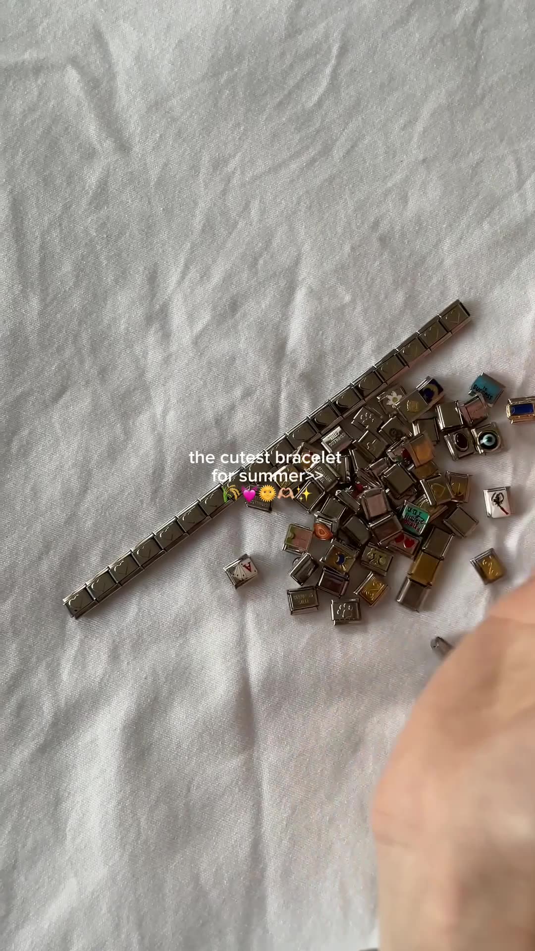 Charmette Facebook ad: Claim Your Free Bracelet!
