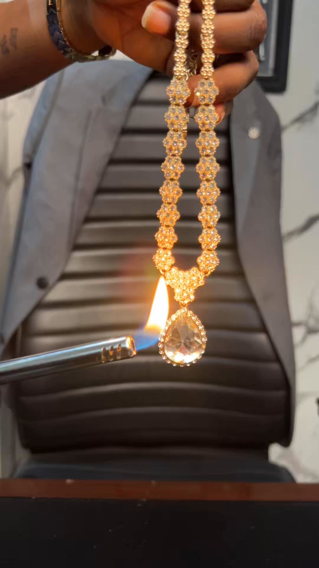 Tk Store Facebook ad: Luxury Female Jewelry + Free Perfume + Free Delivery